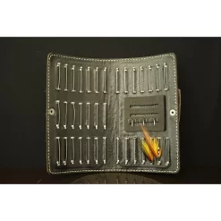 Art Merk Tube Fly Wallet. LARGE. Brown Leather & Fly In Gold -Fluefiske Salg 4plEUH 1654251907 26547 1806 0 pck 600x600 1
