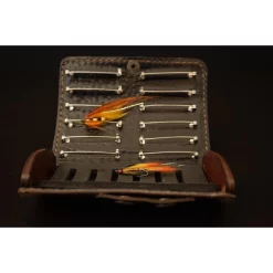 Art Merk Hook & Tube Fly Wallet. COMPACT. Brown Leather & Fly In Gold -Fluefiske Salg LPWsQN 1654252538 26550 1810 0 pck 600x600 1